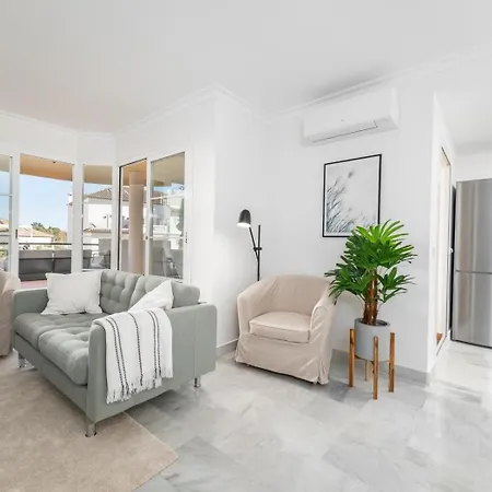 Apartment Senorio De Aloha 2 Bedroom Within Walking Distance To Puerto Banus *