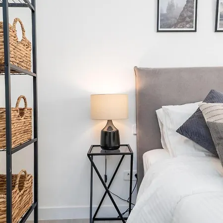 Senorio De Aloha 2 Bedroom Within Walking Distance To Puerto Banus 公寓
