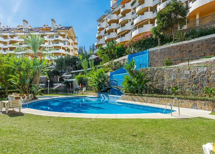 Senorio De Aloha 2 Bedroom Within Walking Distance To Puerto Banus *