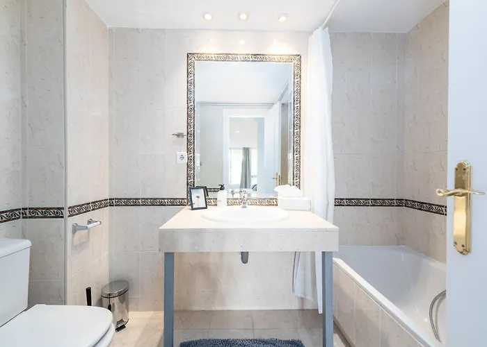 Senorio De Aloha 2 Bedroom Within Walking Distance To Puerto Banus 公寓 马尔韦利亚