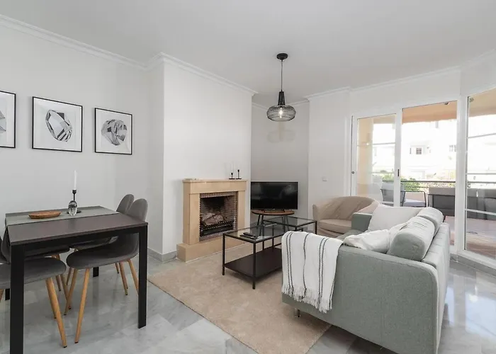 Senorio De Aloha 2 Bedroom Within Walking Distance To Puerto Banus Daire *
