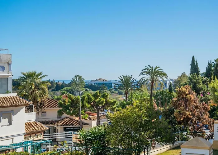 Senorio De Aloha 2 Bedroom Within Walking Distance To Puerto Banus Daire *