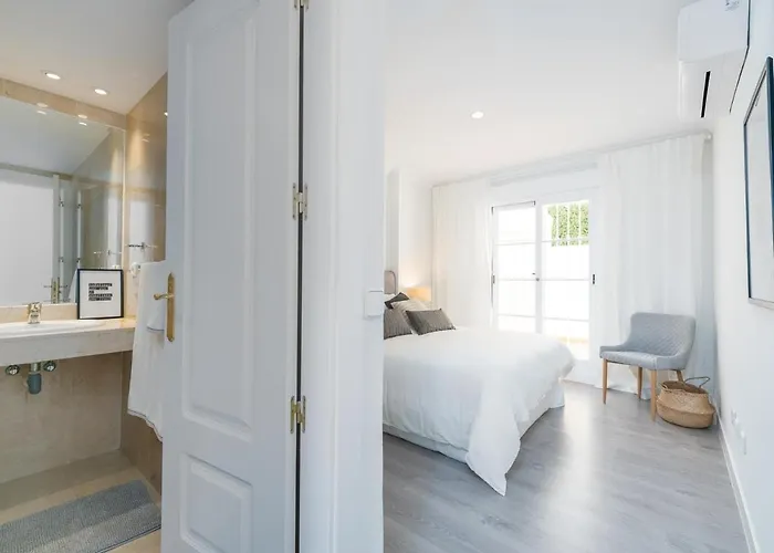 Senorio De Aloha 2 Bedroom Within Walking Distance To Puerto Banus Apartment *