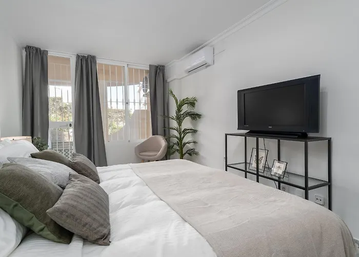 Apartment Senorio De Aloha 2 Bedroom Within Walking Distance To Puerto Banus Marbella